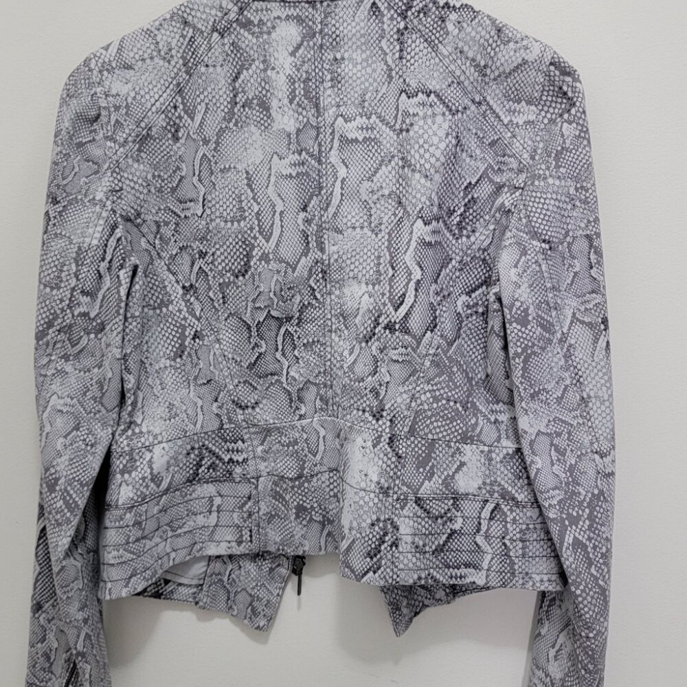 White House Black Market Snake Print Jacket. Sz 6 Pit To Pit 17" Length… - Picture 3 of 11